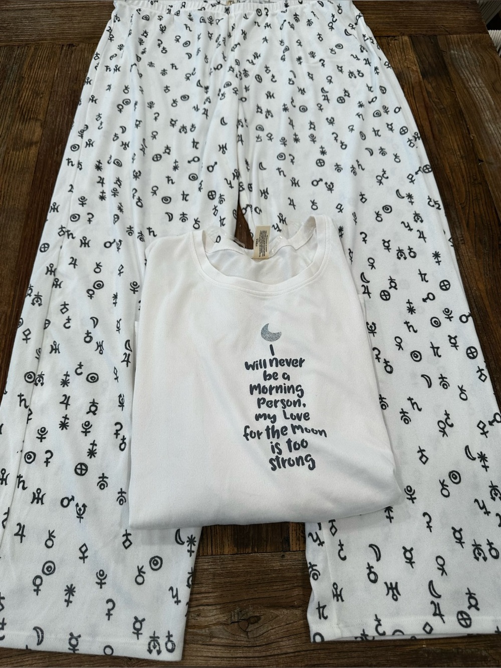 HUE Cream Labeled Casual Top - Black Print